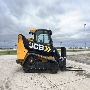 Chargeuse compacte diesel puissante JCB 3TS-8T pour les travaux d'excavation, de chargement, de nivellement et de manutention de matériaux sur les chantiers exigeants - Product Image 2
