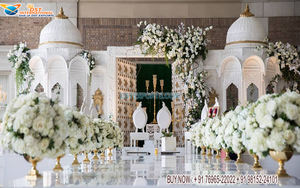 Escenario Abierto para Bodas con Temática de Oro Blanco Elegante, Decoración de Escenario para Recepción de Bodas Hindúes, Escenario Abierto de Estilo Real Dorado para Bodas en EE. UU. - Product Image 5