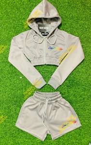 Ensemble 3 pièces sportif jaune pour femme Daily Dose : crop top, short et sweat à capuche à manches courtes en polyester tricoté élastique, décontracté, au-dessus du genou - Product Image 6