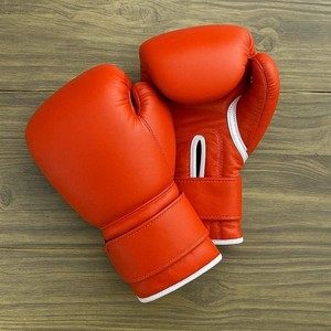 Gants de boxe professionnels en cuir rouge, fermeture à sangle, gants d'entraînement et de sparring haut de gamme pour Muay Thai, Kickboxing, MMA - Product Image 4