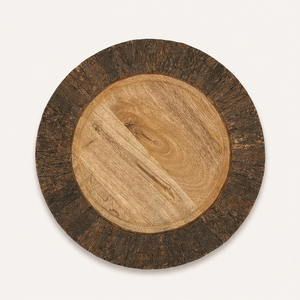 Assiettes de présentation en bois de manguier naturel avec bordure rustique effet écorce, écologiques, rondes, artisanales, pour la table et les événements spéciaux - Product Image 1