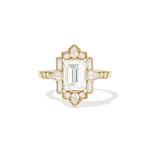 Anillo de Compromiso de Oro Amarillo de 14K con Diamante Cultivado en Laboratorio, Corte Esmeralda, Estilo Art Deco - Product Image 1