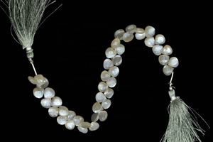 AAA Quality Natural Grey <b>Moonstone</b> Faceted Heart Shape Beads 8-8.5mm Briolette Stone Beads For Jewellery Making - Product Image 3