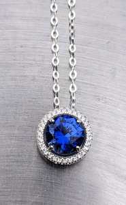 จี้แซฟไฟร์สีน้ำเงินทรงรัศมี สร้อยคอเงินแท้ชุบทอง 10K รับรองโดย IGI เครื่องประดับเจ้าสาวแฟชั่นสำหรับผู้หญิง ของขวัญสุดหรู - Product Image 3