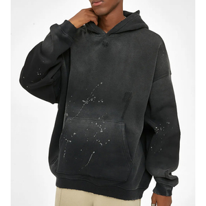 Sudadera con capucha negra con efecto acid wash, de tejido grueso, estilo urbano, con estampado gráfico completo DTG, estilo vintage, con efecto desgastado y logotipo personalizado. - Product Image 4