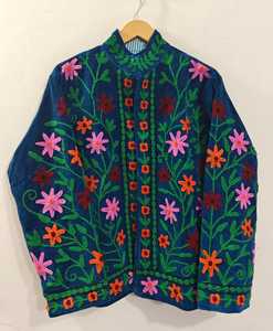 Veste Bohème en Velours Brodé Suzani pour Femme, Manteau Ethnique Floral Fait Main, Vêtement d'Hiver de Créateur Indien, Export en Gros - Product Image 2