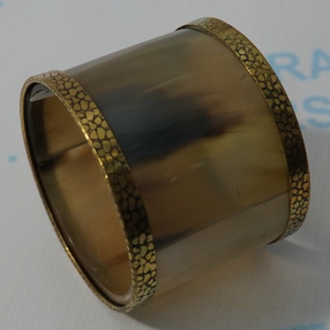Brazalete de Diseño en Latón y Cuerno, Hecho a Mano, Ancho, Estilo Tribal, Joyería Elegante para Mujer, Regalo - Product Image 6
