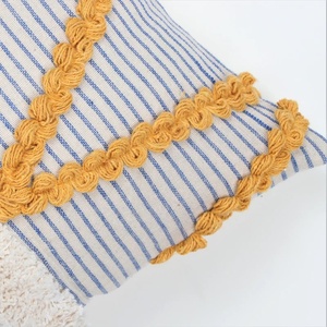 Housse de coussin carrée à franges, texture tuftée à la main, bleu et ivoire, style bohème, pour canapé, décoration intérieure - Product Image 3