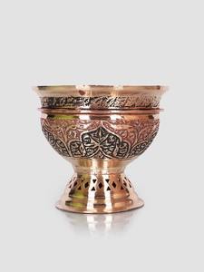 Quemador de incienso tradicional de latón diseñado para prácticas rituales culturales con tallados clásicos y base metálica robusta - Product Image 4