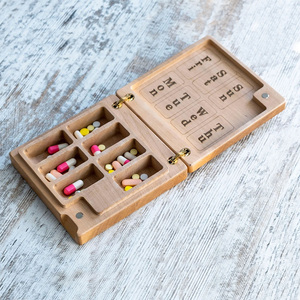 Organisateur hebdomadaire portable magnétique personnalisé écologique de pilulier en <span class=keywords><strong>bois</strong></span> - Product Image 1