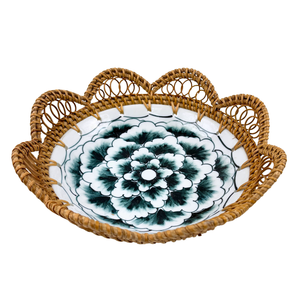 Plat de service rond en céramique fait à la main motif floral vert bord de rotin pétoncle écologique maison cuisine fêtes plat décoratif - Product Image 1