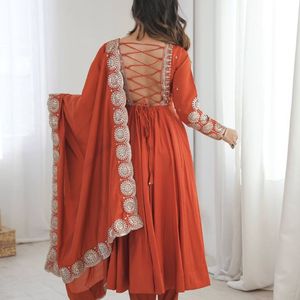 Nuevo traje de imitación de Georgette Plazzo de lanzamiento personalizado de alta calidad con trabajo de secuencia y bordado a la venta - Product Image 1