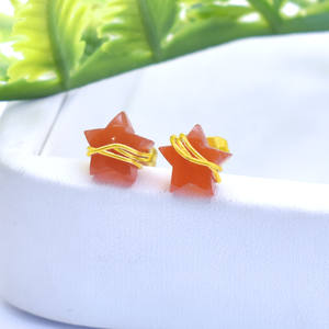 Boucles d'oreilles étoile en cornaline, plaquées or, enroulées de fil, bijoux célestes faits à la main, cadeau pour la Saint-Valentin - Product Image 4