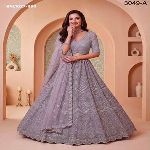 Colección de conjuntos Lehenga-Choli de línea A con red de tela pesada, trabajo artesanal, lentejuelas y bordado Zari alemán, proveedor de Surat - Product Image 1
