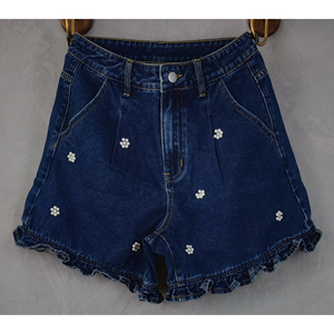Shorts en jean amples d'été : avec décoration de perles et design à volants, doux et mignons, adaptés aux jeunes femmes - Product Image 4