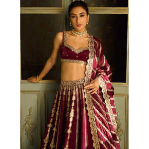 Lehenga Choli de Seda de Diseño para Fiestas con Adornos de Lentejuelas, Dori y Zari - Product Image 1