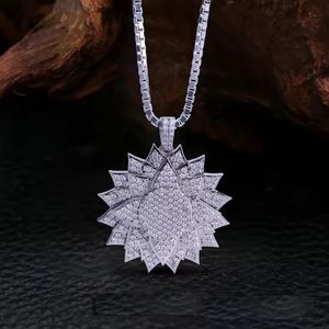 Collier Pendentif Tournesol Luxe Sertie de Pierres Micro-Pavé CZ Plaqué Argent, Bijou Hip Hop Tendance, Cadeau pour Hommes et Femmes - Product Image 1