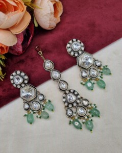 <b>Delicate</b> Hexagon Cut Kundan Stone <b>Necklace</b> Set With Earrings And Mangtika Designer Gold Plated Festive Party Wear Jewellery Sets - Product Image 6