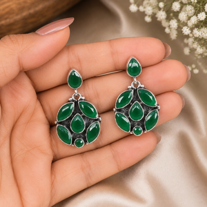 Boucles d'oreilles pendantes en laiton oxydé argenté, saphir serti clos, motif floral, pour femme, vente en gros |   Bijoux ethniques indiens pour occasions de fête - Product Image 2