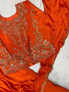 Dernière collection de Kurtis de créateur orange prêts à porter, brodés, à séchage rapide, longueur ras du sol, coupe classique, en tissu Banarasi de qualité supérieure, pour Diwali et mariages - Product Image 4