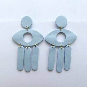 Boucles d'oreilles en résine de créateur faites à la main avec finition de luxe, artisanat artistique, style de mode moderne, fournitures de perlage durables - Product Image 6