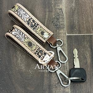 Nouveau porte-clés artisanal en cuir de vache véritable, gravé motif floral tournesol, avec fermoir mousqueton durable, idéal comme cadeau - Product Image 1