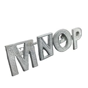 แหวนรัดผ้าเช็ดปากแบบตัวอักษร M N O P รุ่นโมเดิร์น สีเงิน ทำจากโลหะ สำหรับงานจัดเลี้ยงและรับประทานอาหารที่บ้าน - Product Image 1