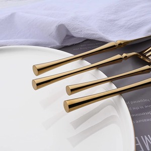 Juego de cubiertos de acero inoxidable de alta calidad en tonos cálidos para uso comercial y personal. - Product Image 3