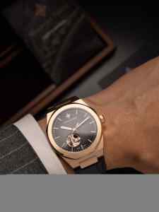 Reloj Deportivo Automático para Hombre, Analógico, Alexander Ferros 9292R-01, Correa de Cuero y Acero Inoxidable con Hebilla de Zafiro, Resistente al Agua 5BAR - Product Image 2