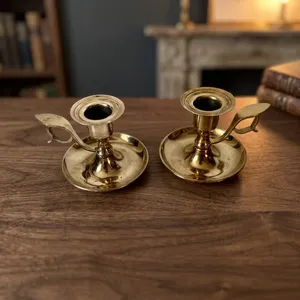 Juego de Candelabros de Latón Estilo Antiguo, Portavelas Cónicos Vintage, Candelabro de Latón Clásico Pulido - Product Image 1