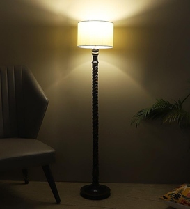 Lampes sur pied en bois de manguier en gros avec base spirale, abat-jour en jute beige personnalisé, fabrication OEM ODM, bois de manguier en vrac - Product Image 2