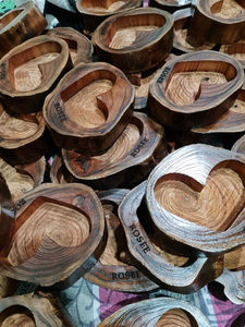 Cuenco de Madera Natural Hecho a Mano con Forma de Corazón de Curio Craft para Hacer Velas y Decoración del Hogar |   Recipiente para Velas de Calidad de Exportación - Product Image 6