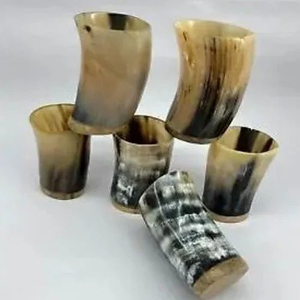 Vaso de Chupito Hecho a Mano de Cuerno de Búfalo Vikingo Pulido y Ecológico, Grabado Personalizado, Copas Naturales de Cuerno para Beber en Navidad - Product Image 2