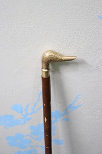 Bâtons de marche rustiques modernes en bois naturel écologique avec poignée en laiton poli, idéaux pour les cadeaux - Product Image 3