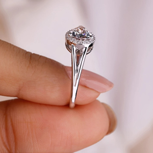 Anillo de compromiso y boda clásico con diamante de corte pera de 1.12 quilates cultivado en laboratorio, certificado IGI, engaste invisible en oro, ideal para fiestas. - Product Image 3