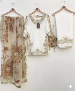 Conjunto de Kurta de Algodón Blanco Bordado para Mujer con Dupatta Floral y Pantalones, Ropa Étnica - Product Image 1