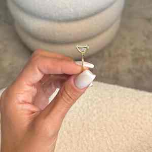 Anillo de Diamante Cultivado en Laboratorio con Corte Esmeralda de 10 Quilates Chapado en Oro de 14K, Certificado IGI F VVS2, Anillo de Compromiso y Boda de Lujo para Mujer - Product Image 6