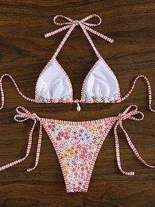 Regular wear Women's Halter Neckline Floral Pattern Spandex/Nylon Bikini Set with <b>V</b>-<b>Strings</b> Bottom and 2-Piece Beachwear - Product Image 5