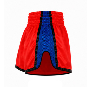 Shorts de Muay Thai pour hommes en satin polyester rouge et bleu, taille haute, fermeture élastique, respirant, décontracté, logo frontal - Product Image 4