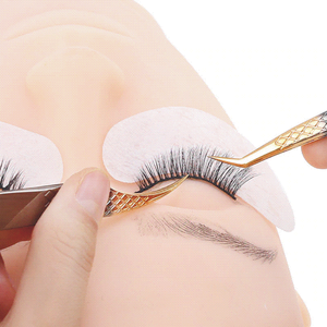 Pince à épiler en acier inoxydable pour extensions de cils, pointe de haute précision pour cils volumineux et outil d'isolation - Product Image 1