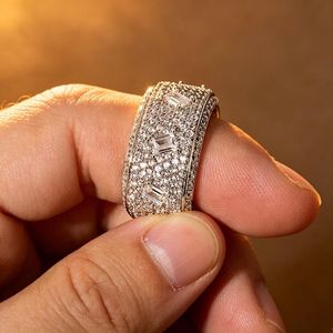 Anillo de banda de plata de ley 925 con moissanita VVS y diamantes baguette, estilo hip hop, lujo, unisex, joyería fina. - Product Image 1