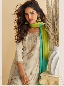 NOUVEAUTÉ : Ensemble Salwar Kameez 3 pièces ETHENIC WORLD avec pantalon et dupatta en soie chinon épaisse pour les fêtes - Product Image 2