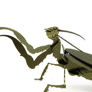 Mantis Modern Art Metal Decor Vert Noir Résine Espace pour la Maison pour le Salon Chambre Showroom Souvenir & Cadeau - Product Image 1