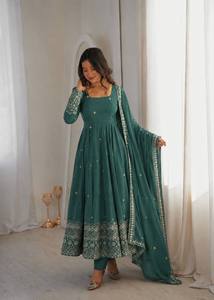 ชุดเดรส Anarkali ผ้าไหมรังโกลีปักลายหรูหรา พร้อมกางเกงผ้าไหมเนื้อนุ่มและผ้าคลุมไหล่ ยืดหยุ่นได้ ไม่ยับง่าย ใส่ได้ทุกฤดู - Product Image 5