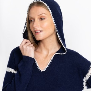 Sudadera con Capucha Sorority Whip Stitch Azul Marino con Cuello en V, Forro Polar con Ribete Blanco, Corte Regular, Estilo Casual, Otoño - Product Image 5