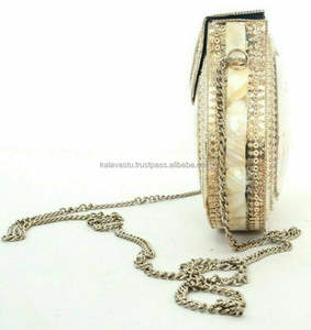 Sac à main à la mode pochette en métal sac à bandoulière avec nacre article cadeau - Product Image 3