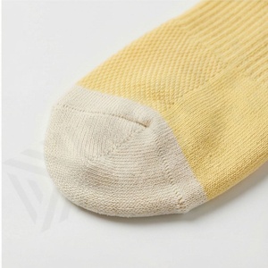 Chaussettes jaunes à col ras du cou, couleur unie, tricotées, respirantes, décontractées pour adultes - Product Image 6