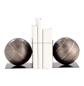 Serre-livres en métal en laiton avec design réglable, parfait pour les accessoires de bureau décoratifs et l'organisation de livres élégante - Product Image 4