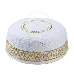 Chapeaux tendance pour hommes : un look moderne, des couvre-chefs discrets en tissu confortable, style décontracté - Product Image 2