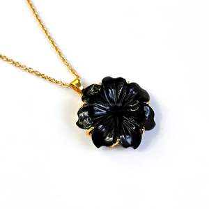 Colgante de flor de ónix negro natural tallado a mano, collar de cristal con flor para mujer, colgante de piedra preciosa, regalo de cumpleaños hecho a mano - Product Image 6